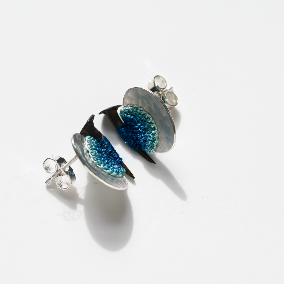 Threads of History: Liz Willis and the Art of Mudlarked Jewellery