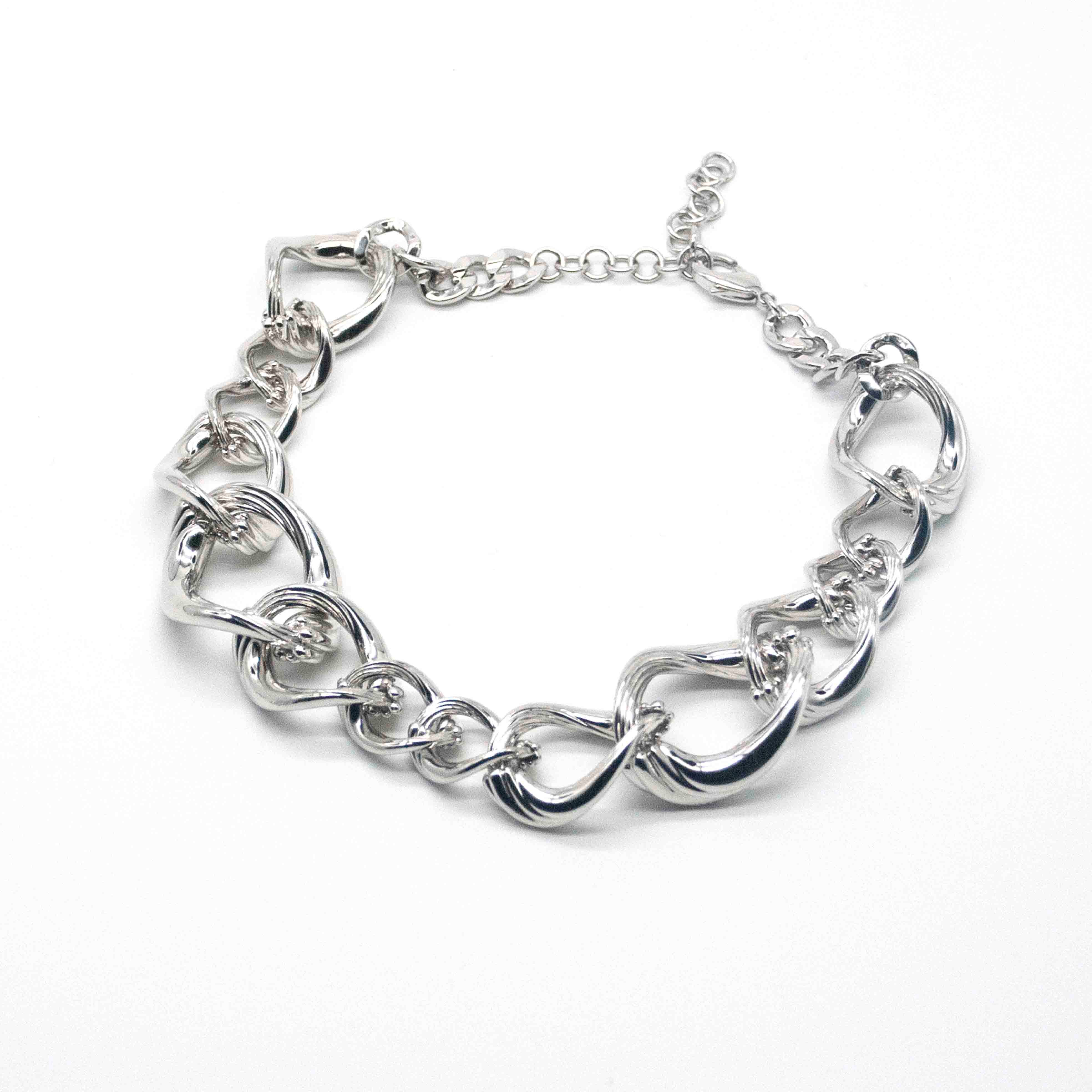 Yilin Wang: Redefining Femininity and Power Through Contemporary Jewellery