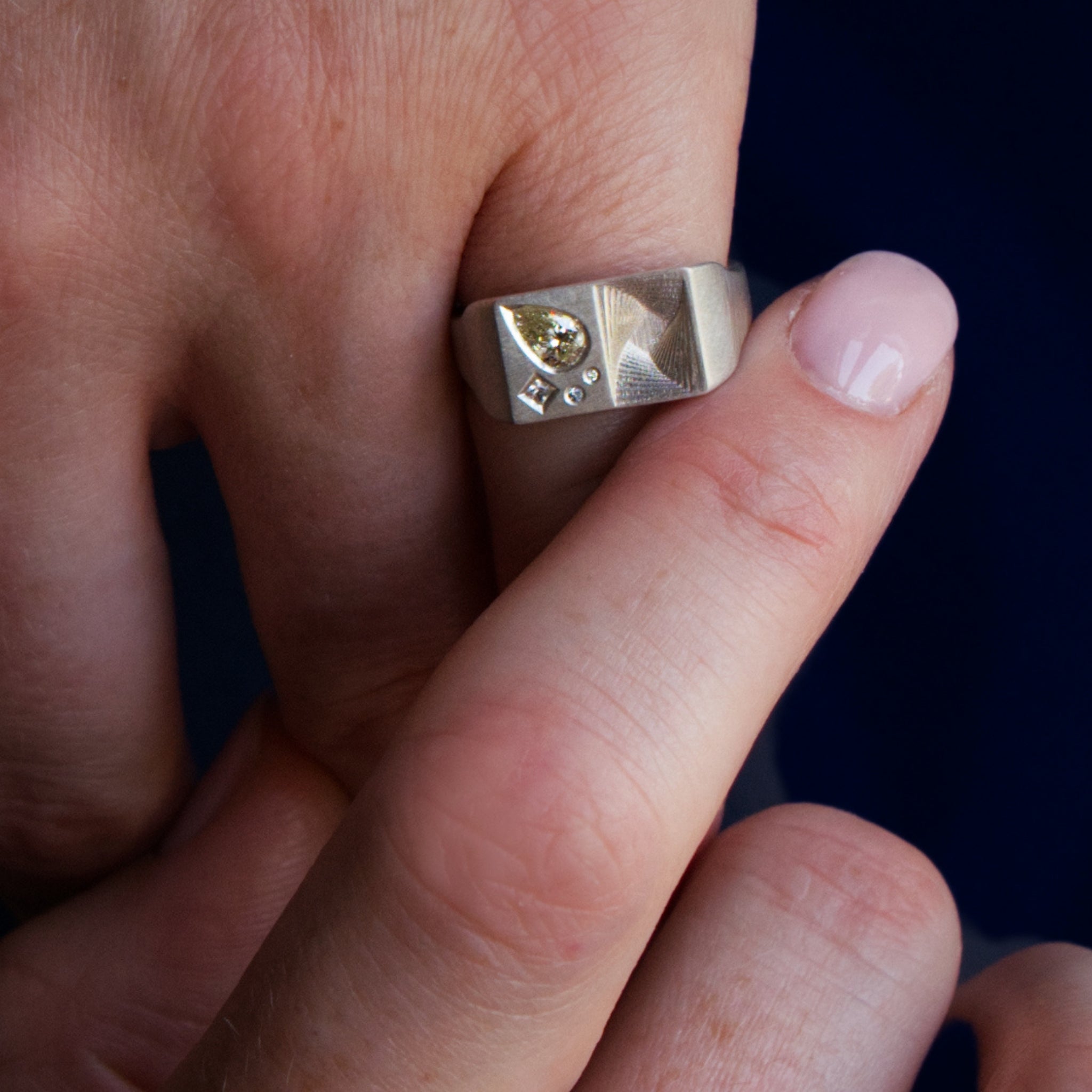 Duo Pear I Silver Ring with Diamonds and Sapphires