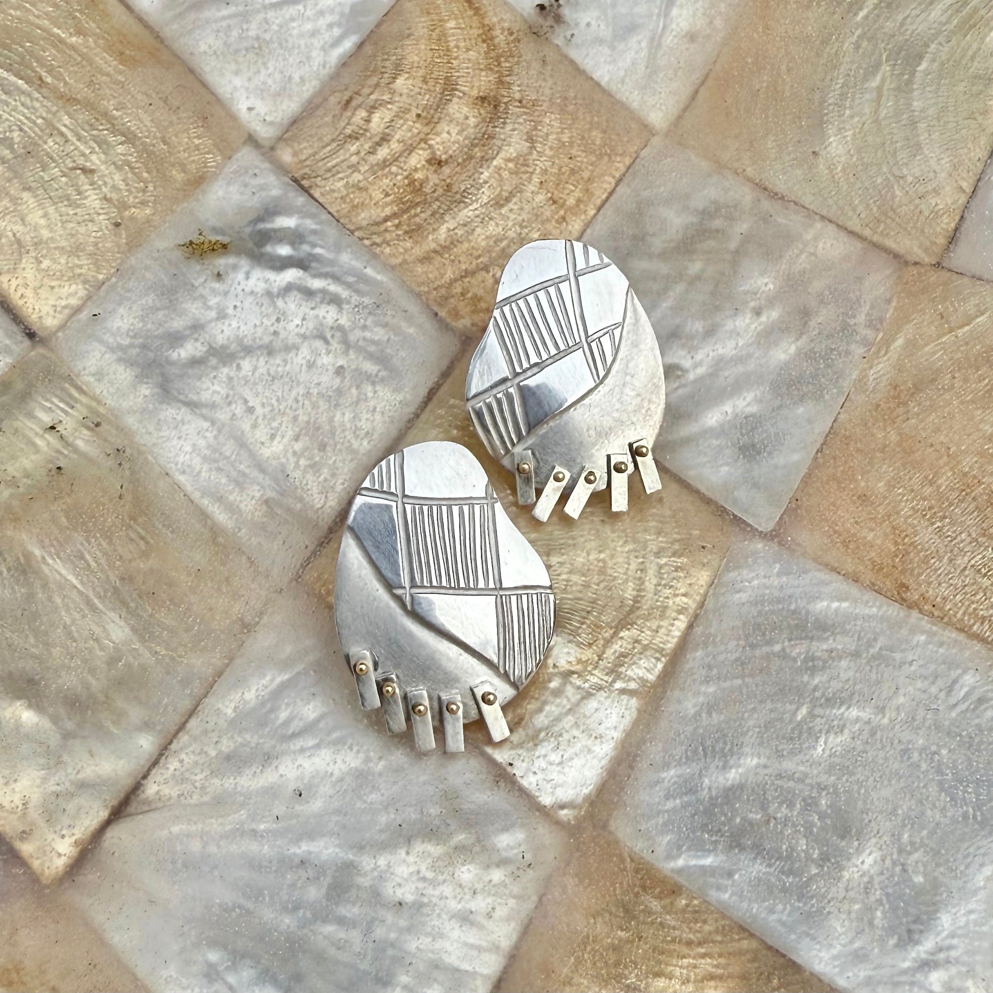 18ct Gold and Silver Shifting Seaweed Earrings