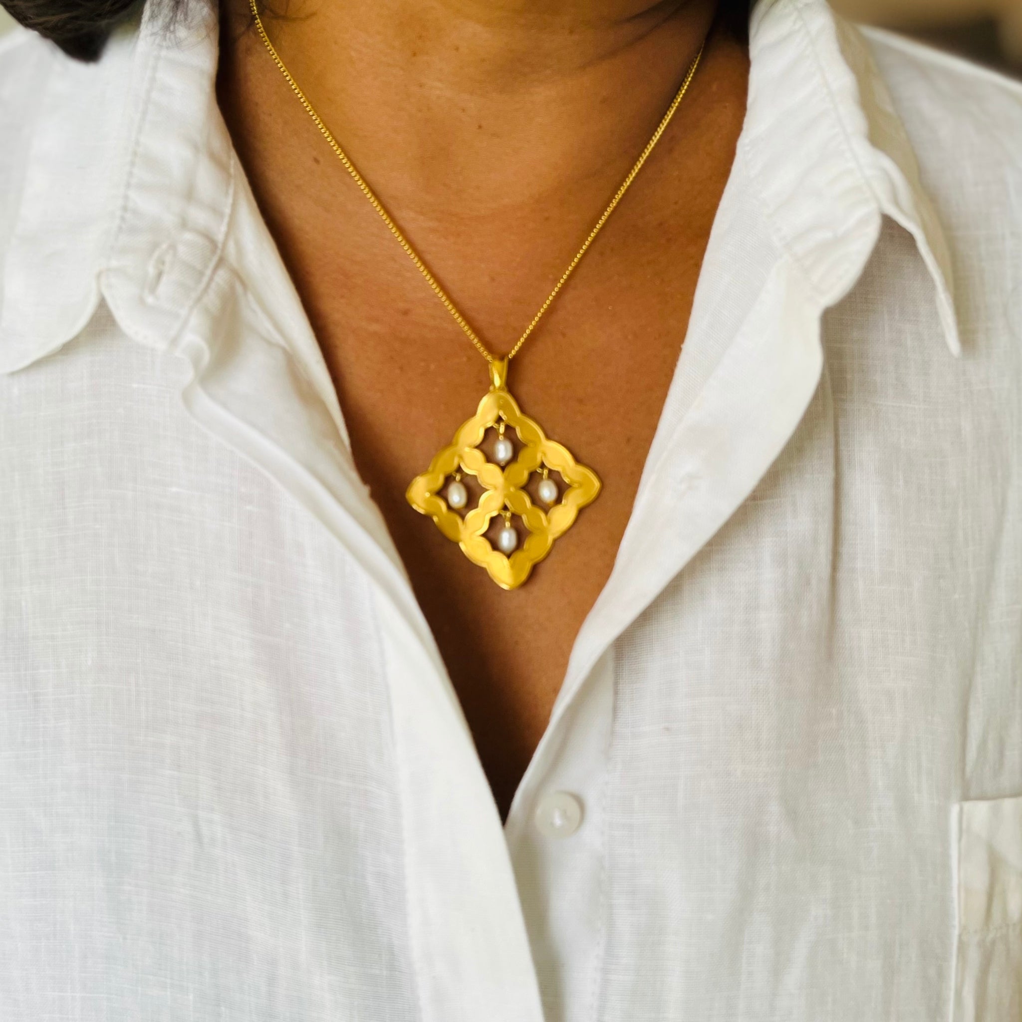 Gold-Plated Shimmering Lattice Pearl Necklace